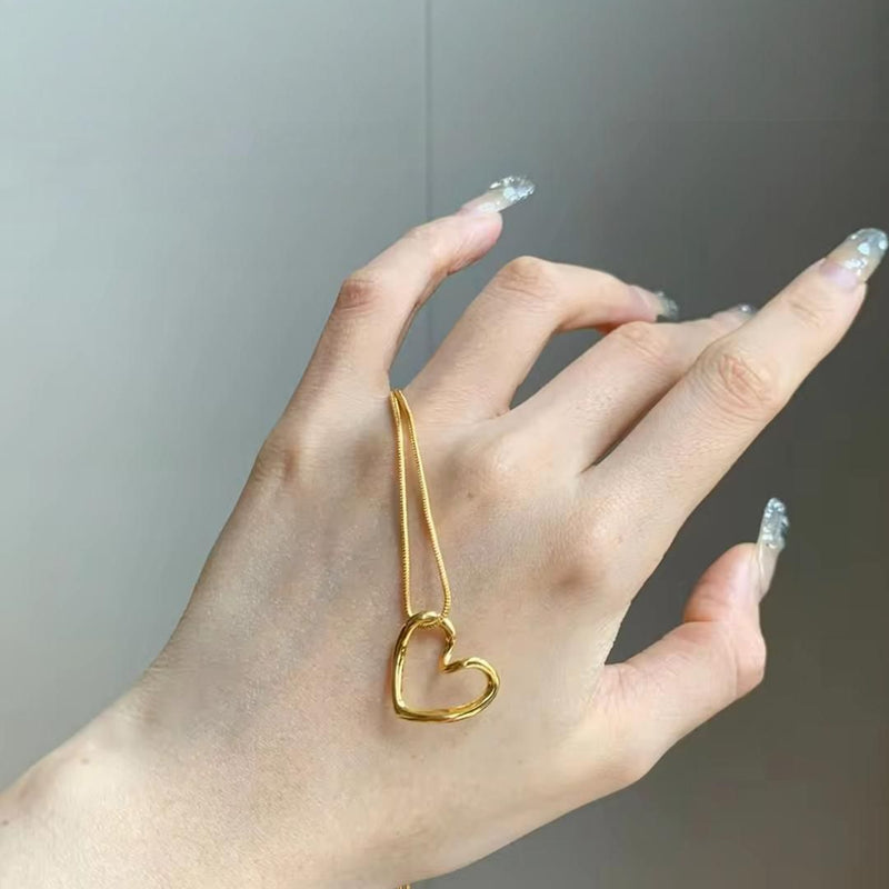 Heart Pendant with Chain / Gold Plated