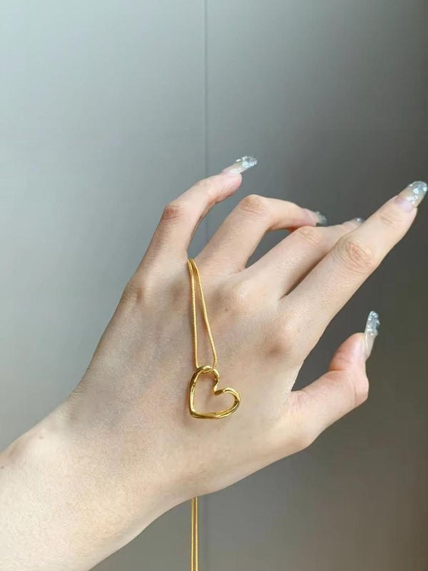 Heart Pendant with Chain / Gold Plated