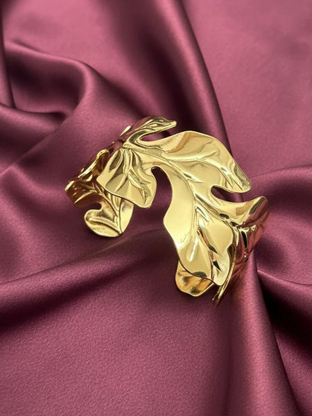 Luxury golden cuff bracelet for women
