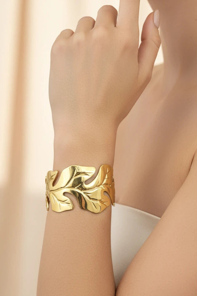 Big cuff leaf design bracelet
