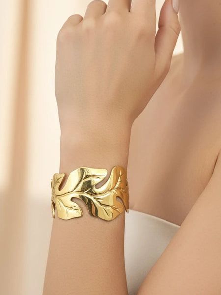 Big cuff leaf design bracelet
