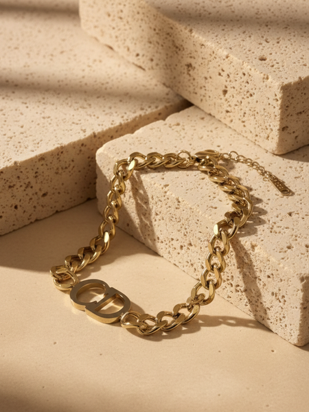 Amaura Regal Link Gold Bracelet Image