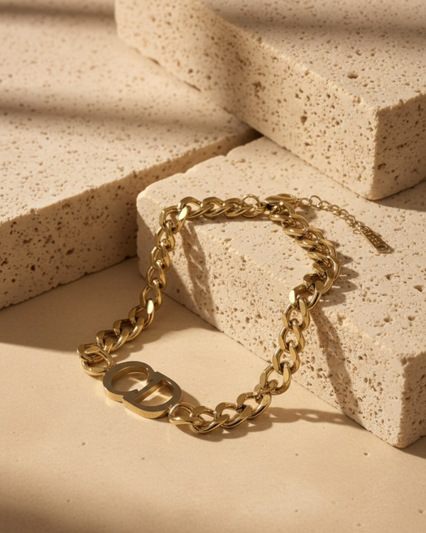 Amaura Regal Link Gold Bracelet Image