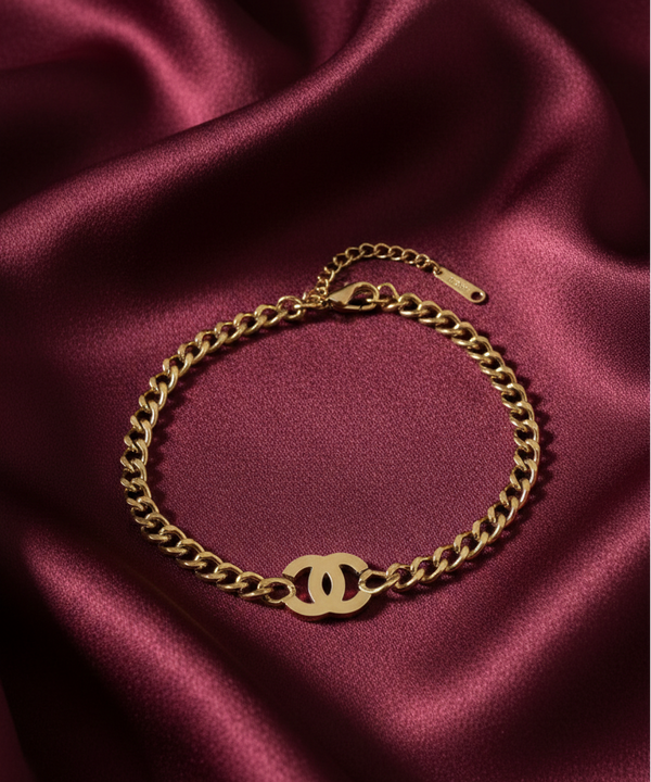 Amaura Golden Emblem Chain Bracelet