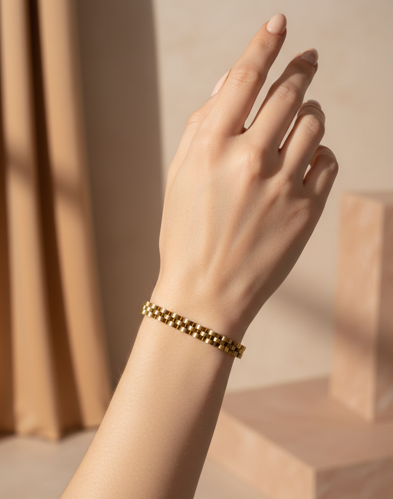 Amaura Classic Link Gold Bracelet On Hand
