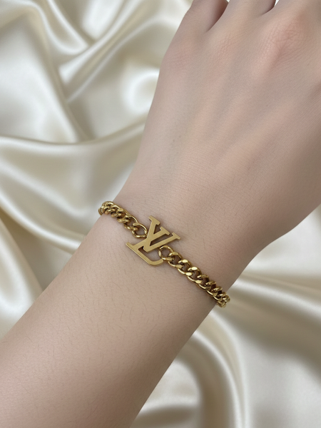 Luxe Monogram Chain Bracelet “Golden Icon Statement”