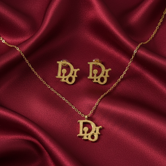 Amaura Initial Glow Gold Set Close view