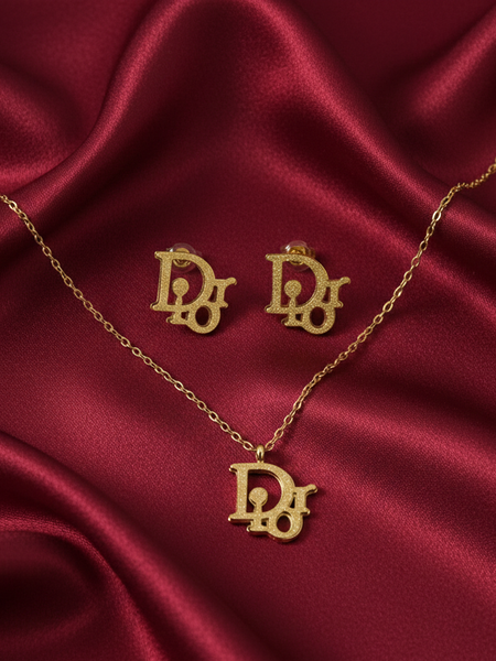 Amaura Initial Glow Gold Set Close view