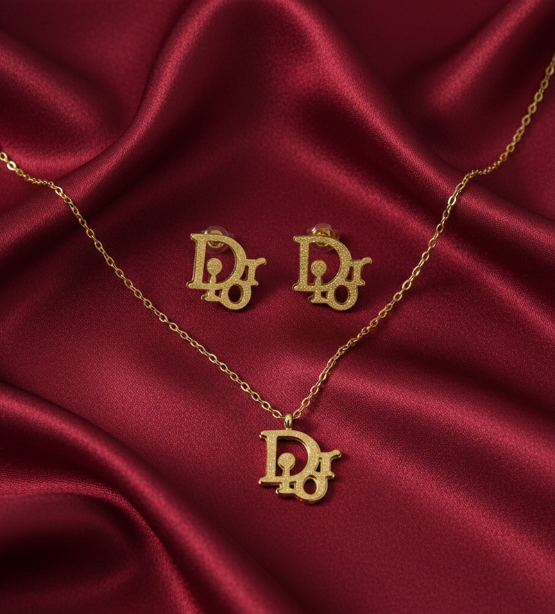 Amaura Initial Glow Gold Set Close view