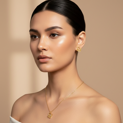 Amaura Initial Glow Gold Set With Model