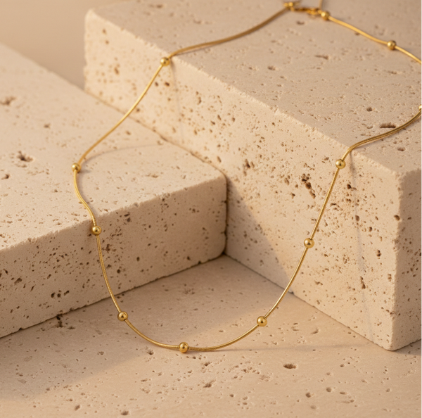 Amaura Minimal Glow Gold Chain Image