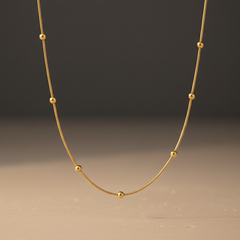 Amaura Minimal Glow Gold Chain View 