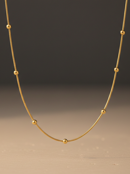 Amaura Minimal Glow Gold Chain View 