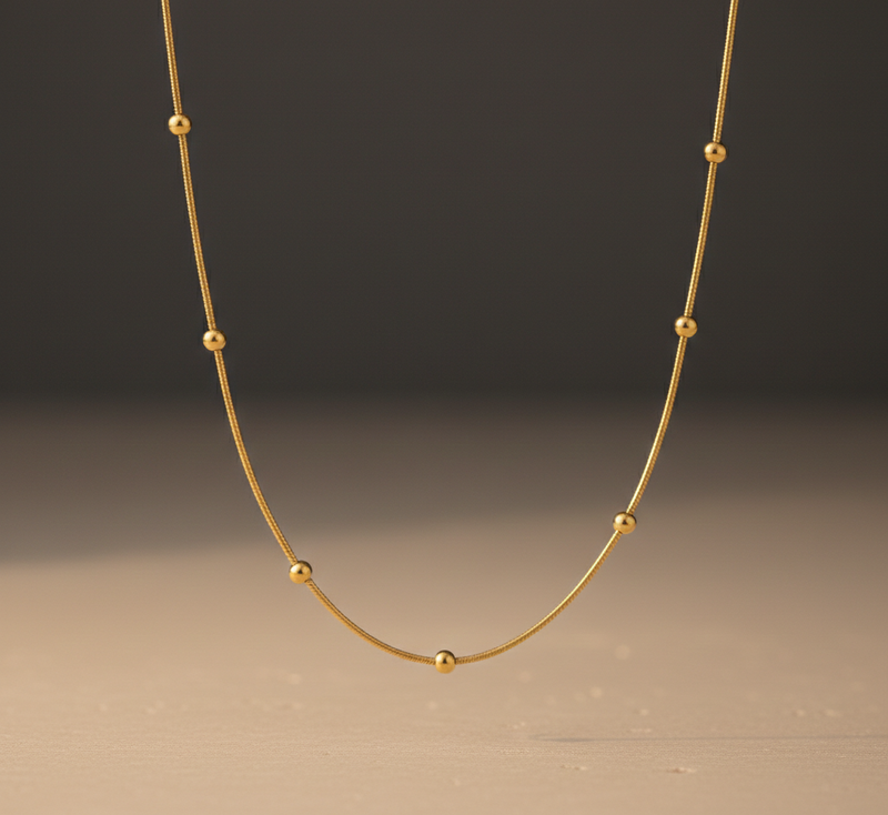Amaura Minimal Glow Gold Chain View 