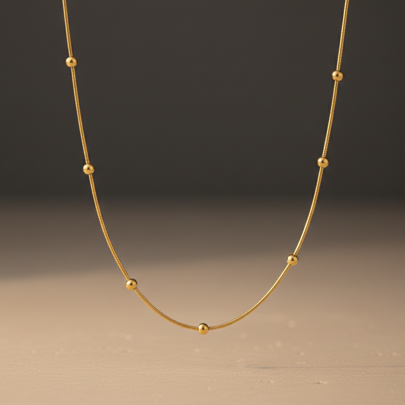 Amaura Minimal Glow Gold Chain View 
