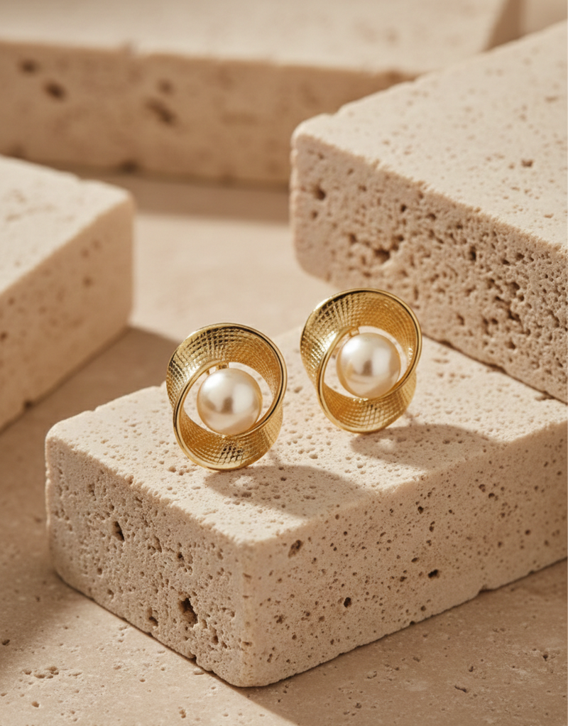 Pearl with golden Stud Image