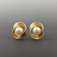 Pearl with golden Stud Earring Image