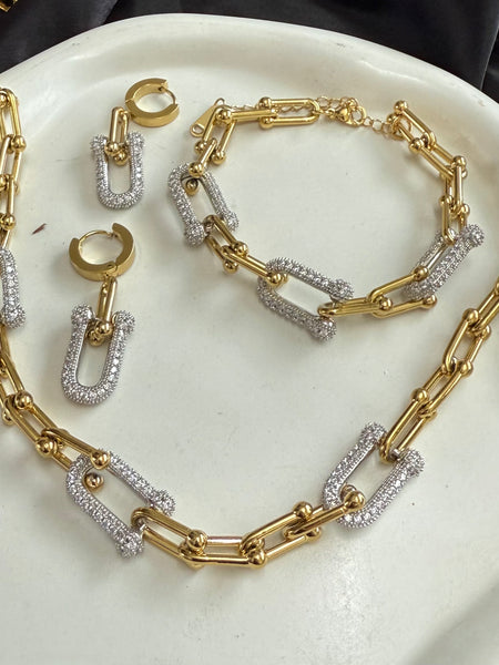 Amaura Dual-Tone Majesty Necklace Set “Golden Silver Luxe 18