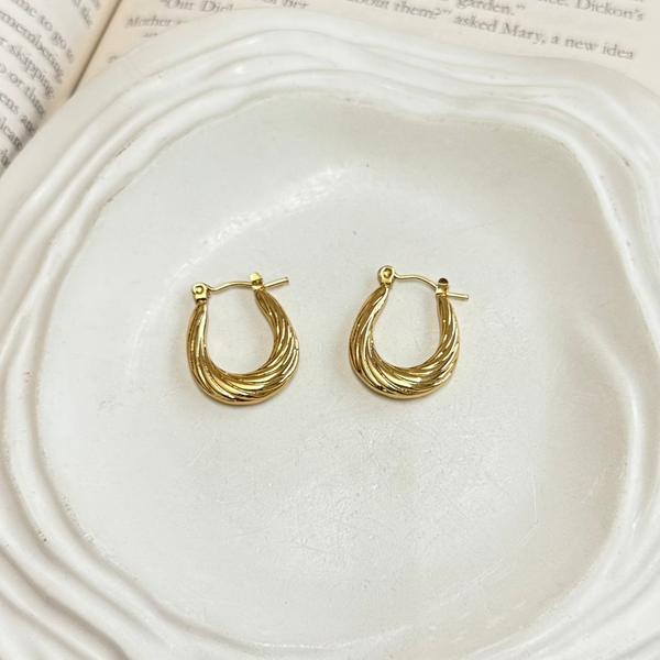 Minimal Hoop Earrings