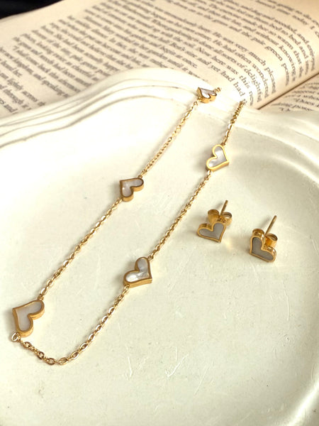 Amaura Pearlescent Gold Luxe Set “Pearl-Infused Gold Beauty”