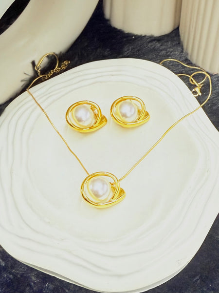 Amaura Pearlescent Gold Luxe Set “Pearl-Infused Gold Beauty”