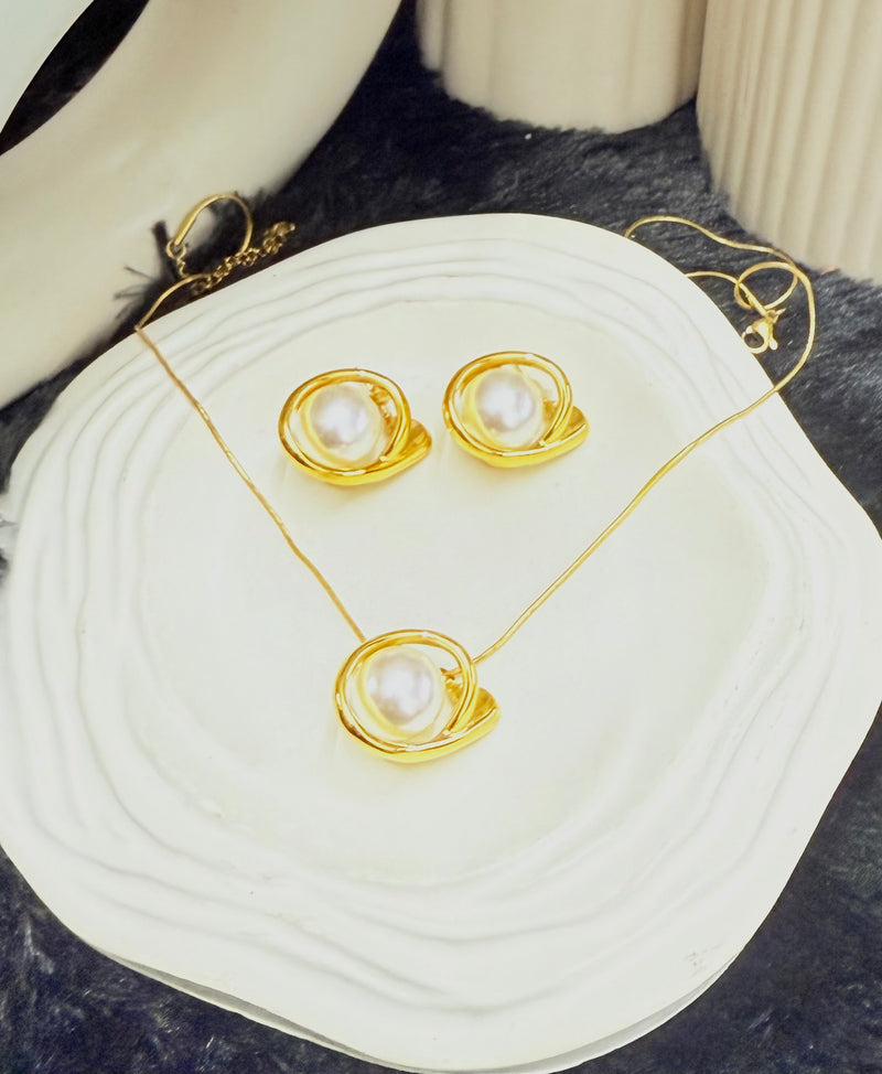 Amaura Pearlescent Gold Luxe Set “Pearl-Infused Gold Beauty”