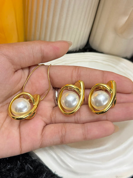 Amaura Pearlescent Gold Luxe Set “Pearl-Infused Gold Beauty”