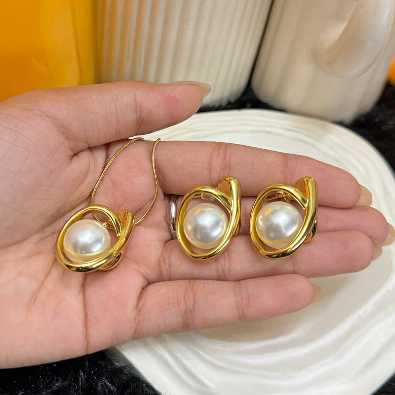 Amaura Pearlescent Gold Luxe Set “Pearl-Infused Gold Beauty”