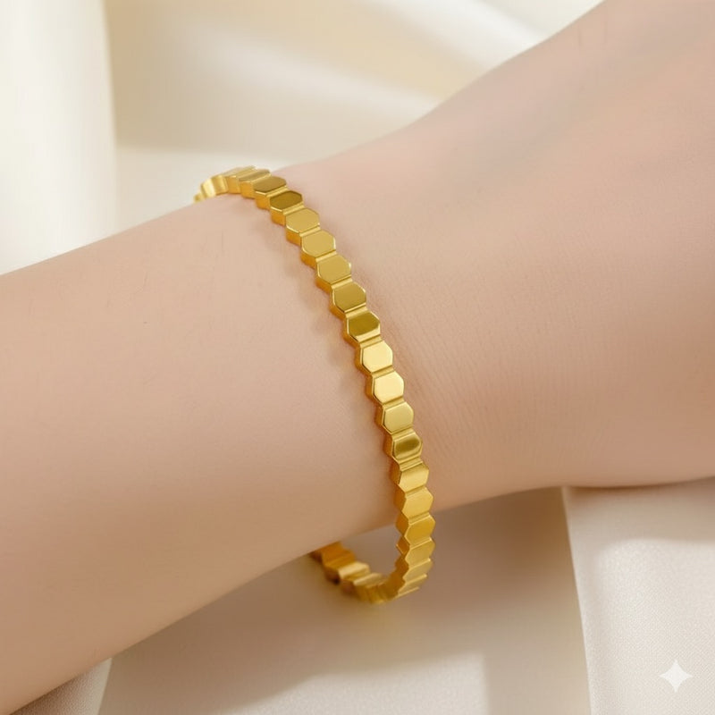 Demi-fine Kada