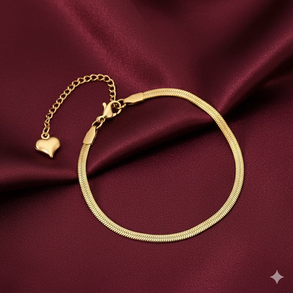 Minimal Gold Heart Charm Bracelet for Women