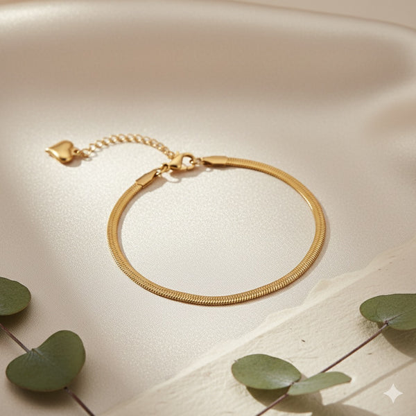 Minimal Gold Heart Charm Bracelet for Women