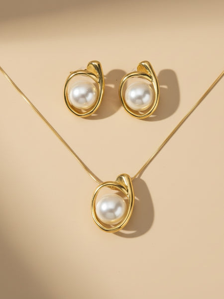 Amaura Pearlescent Gold Luxe Set “Pearl-Infused Gold Beauty”